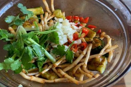 折耳根怎么做好吃?凉拌折耳根做法及配料