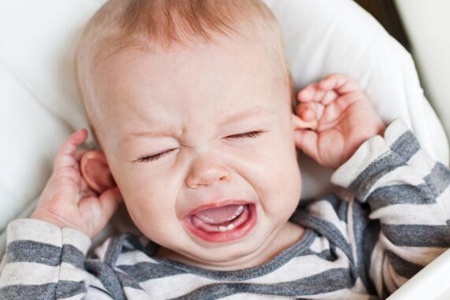 孩子晚上哭闹厉害怎么回事?这三个造成孩子晚上哭闹的原因