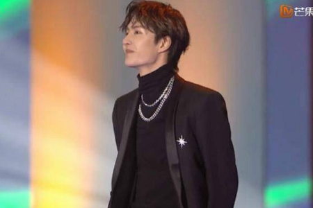 王一博踩坏地板怎么回事?原来这就是真相啊!