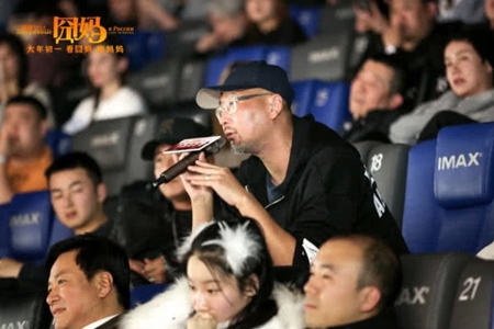 囧妈大年初一正式上映，徐峥以这样方式纪念高以翔让人泪目