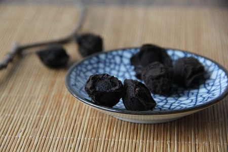 女性患有慢性咽炎怎么办？便吃乌梅蜜丸