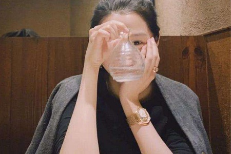 鹿晗关晓彤日本甜蜜约会 “一鹿彤行”难道她都不用上学吗