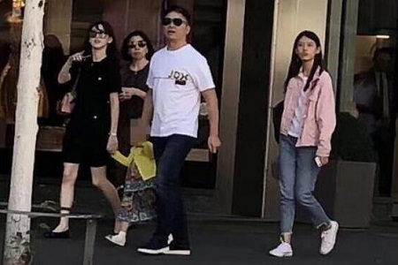 刘强东章泽天同游浪漫瑞士，一家人同框打破婚变传闻