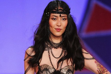 超模刘雯缺席2020年春夏时装周,网友:与蔻驰解约的后续