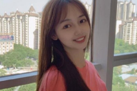 吴亦凡女友鹿依否认恋情，网友：自导自演信你个鬼