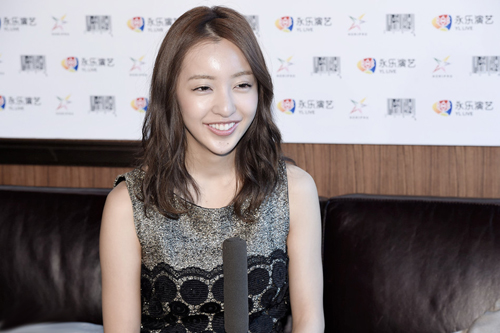 板野友美接受专访  板野友美下海了吗？