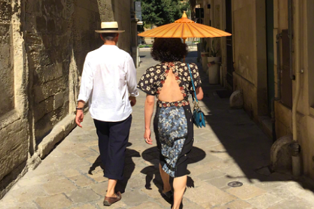 金星52岁生日大秀S好身材，露背装魅力四射风韵犹存