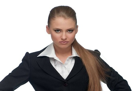 女性肩颈僵硬疼痛,护肩颈大妙招就是防寒