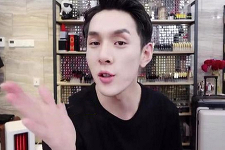 李佳琦直播说漏嘴助理提醒还是恶搞?王菲真要代言赫莲娜?