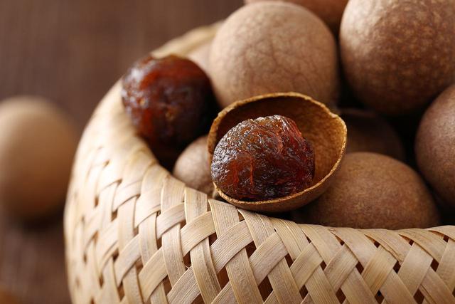 女人经常喝桂圆泡水功效