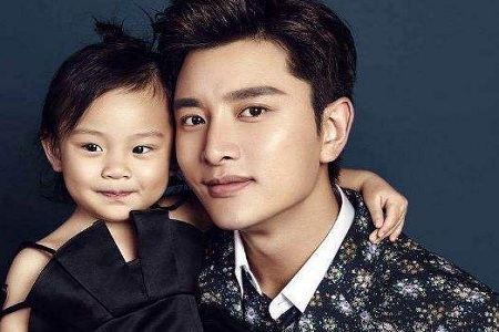 贾乃亮李小璐离婚了吗？今天中秋之夜俩人在昔日爱巢共度