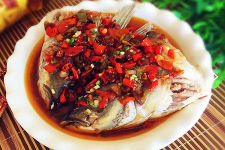 剁椒鱼头的做法,家常剁椒鱼头简单的做法