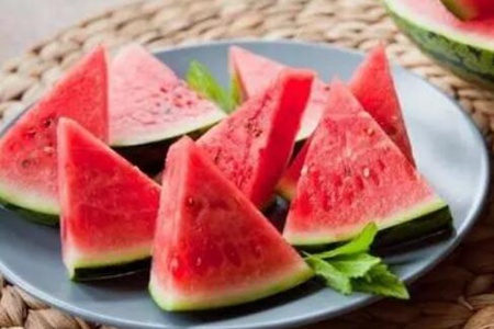 吃西瓜有什么好处?这五个女人吃西瓜的好处