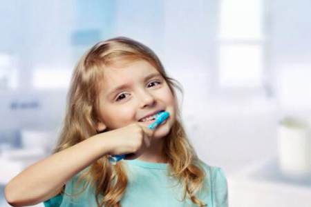 宝宝牙黑有蛀牙，可能是这些习惯不好引起得