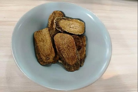湿热体质的牛蒡根茶饮,可助女性缓解便秘消除痘痘