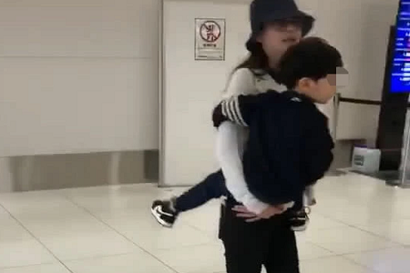 Baby带儿子小海绵北海道滑雪，不见黄晓明婚变难道是真？