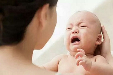 宝宝睡觉哭闹是什么原因?新手爸妈必备培养法则让宝宝快速入睡