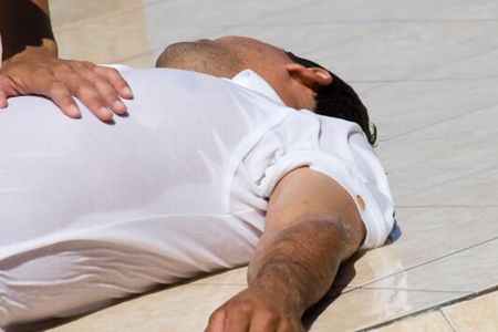 人要猝死前几天的信号?(猝死前的5个信号早发现能救命)