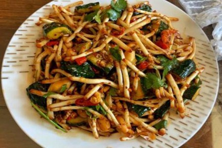 折耳根怎么做好吃?凉拌折耳根做法及配料