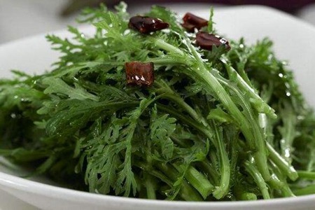 茼蒿菜的作用与功效，这五个女人吃茼蒿菜的药用价值