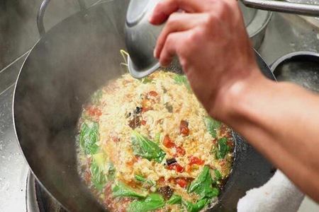 番茄鸡蛋汤怎么做最好吃?番茄鸡蛋汤家常的做法鲜嫩营养