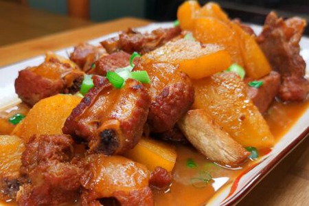 排骨炖土豆怎么做最好吃?这样做营养丰富口感软嫩