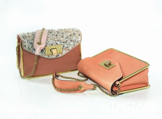 Chloe一改往日的大女人形象 Chloe一改往日的大女人形象