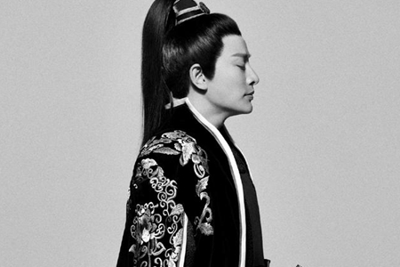 贾乃亮古装扮相曝光,手持长剑眉目英姿飒爽,果然西门吹雪