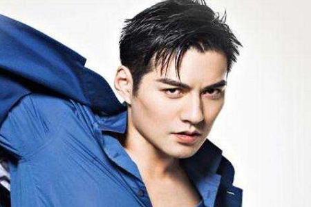 严屹宽侧脸硬朗无敌,绝对是被颜值耽误的演技派