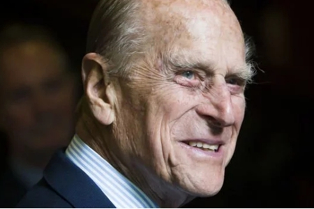 哈里王子梅根王妃执意退出王室，菲利普亲王竟气到吐血