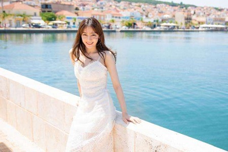 迪丽热巴希腊婚纱造型，身材凹凸有致白婚无比迷人