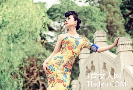 芙蓉姐姐穿龙袍拍写真