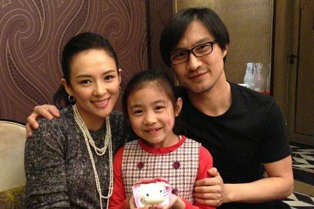 章子怡暖心为继女庆生,小苹果长大模样太像前妻葛荟婕