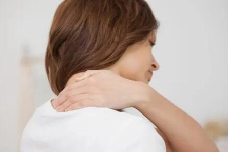 颈椎病会引起哪些不适症状?这五个并发症一个比一个严重