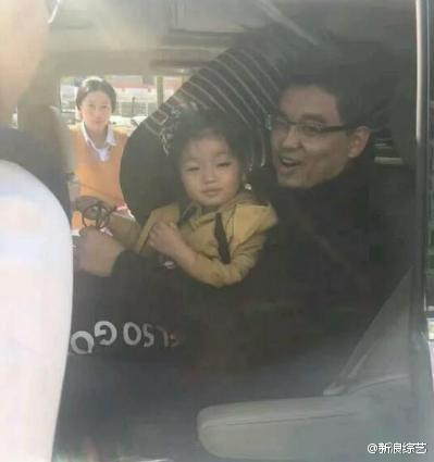 阿拉蕾的亲生父亲是谁？阿拉蕾爸爸近照曝光