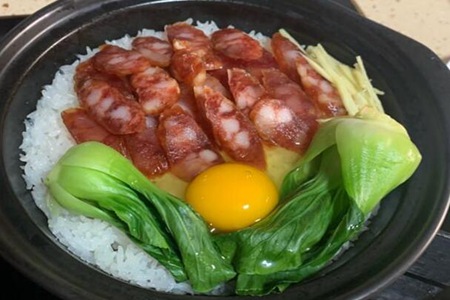 腊肠怎么做好吃,这道腊肠煲仔饭的做法低脂肪高营养