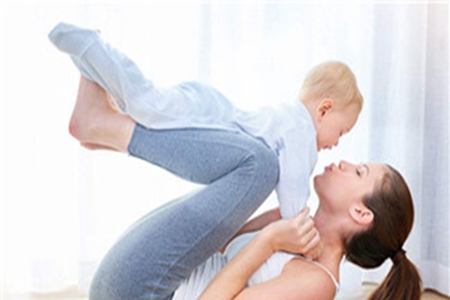 女性产后减肥要注意什么?这几种方法帮助新手妈妈科学减重。