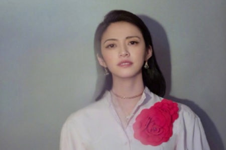 姚晨微博转发求助信息,称:只是帮忙而已没买热搜