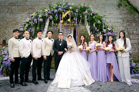 张靓颖母亲再发声 曝冯轲离婚承诺书指其撒谎