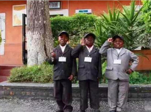 世界上结婚最小的人永远长不大