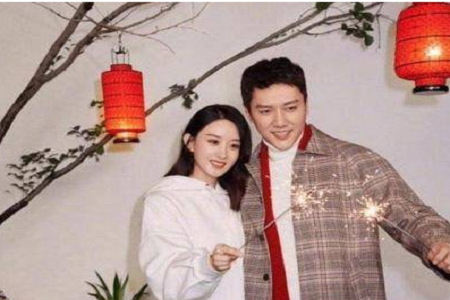 赵丽颖冯绍峰罕见合体，冯绍峰被P成圣诞树，原来我不配！