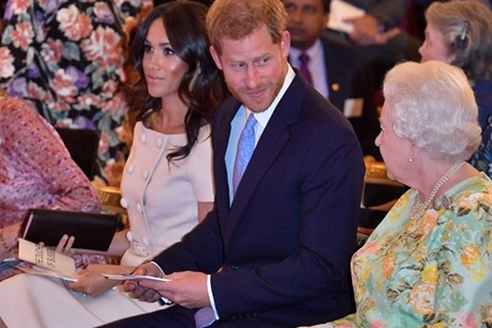 哈里王子梅根王妃执意退出王室，菲利普亲王竟气到吐血