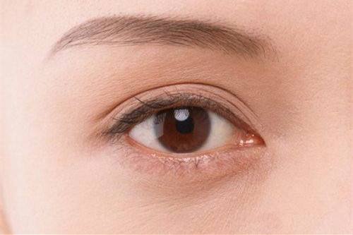 改善女性眼睛干涩办法