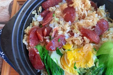 腊肠怎么做好吃,这道腊肠煲仔饭的做法低脂肪高营养