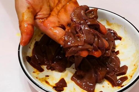 猪肝怎么炒好吃,猪肝的功效与作用禁忌