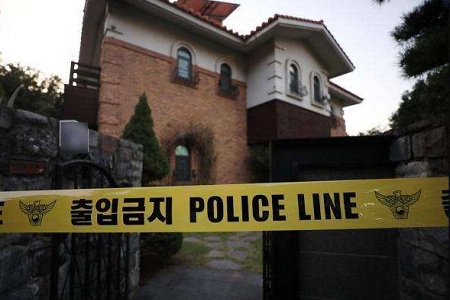 雪莉自缢身亡尸骨未寒,离异父母为争夺遗产吵得不可开交