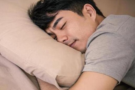 睡觉出汗怎么回事男性?这三个男人晚上睡觉出汗的原因注意
