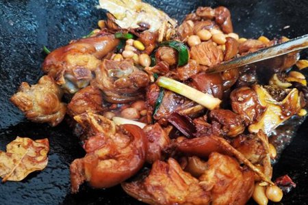 猪蹄怎么炖好吃？黄豆炖猪蹄的做法和配料