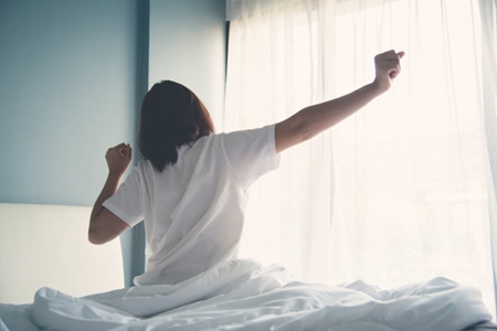 早上起床口苦是什么原因,这5件事醒来后不要马上做