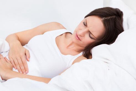 女性尿频尿急的原因，这四个因素造成得及时改善